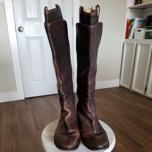 Frye boots!! GORGEOUS Dark brown riding boot